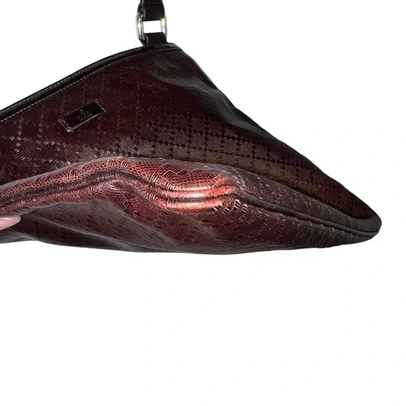 💎 SOLD - GUCCI Diamonte Embossed Leather Slim Zip Closure Crossbody Authentic! - Picture 9 of 16